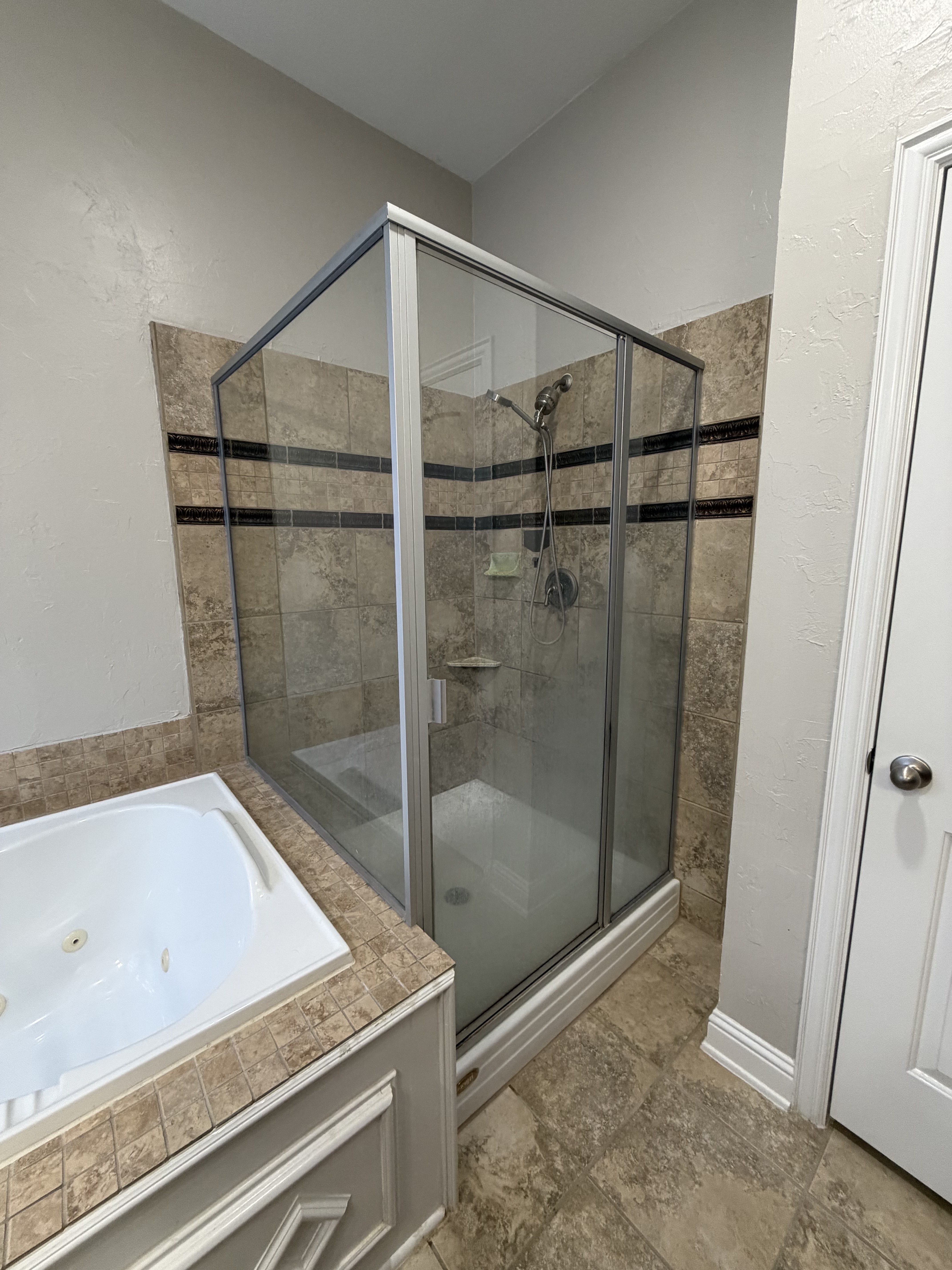 Guest bathroom before remodel