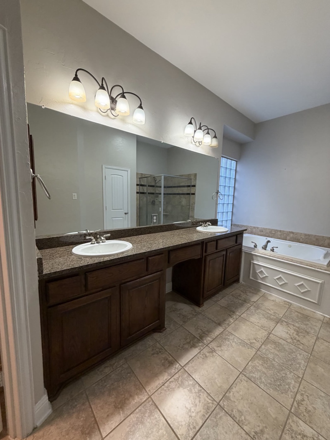 Master bathroom before remodel